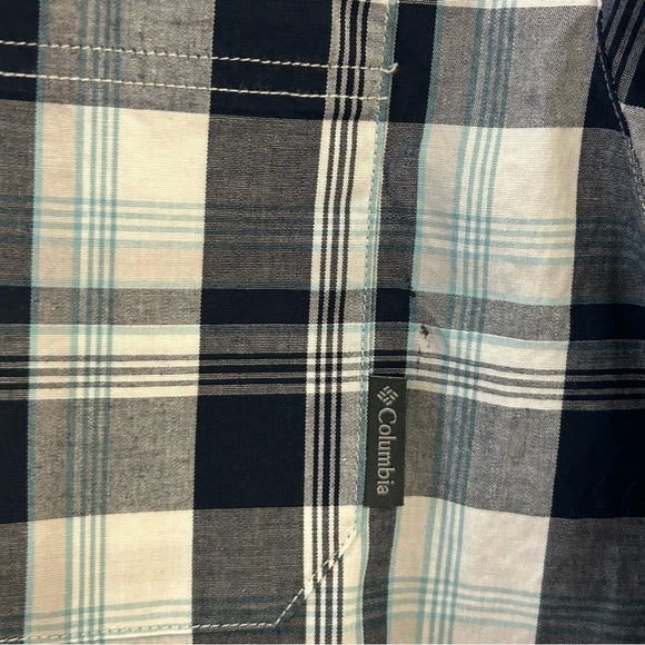 Men's Columbia Short Sleeved Blue Plaid Button Down Shirt Large - Picture 7 of 8